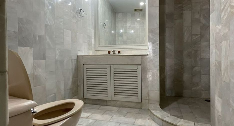 For sale 3 bedrooms condo in Sathon, Bangkok
