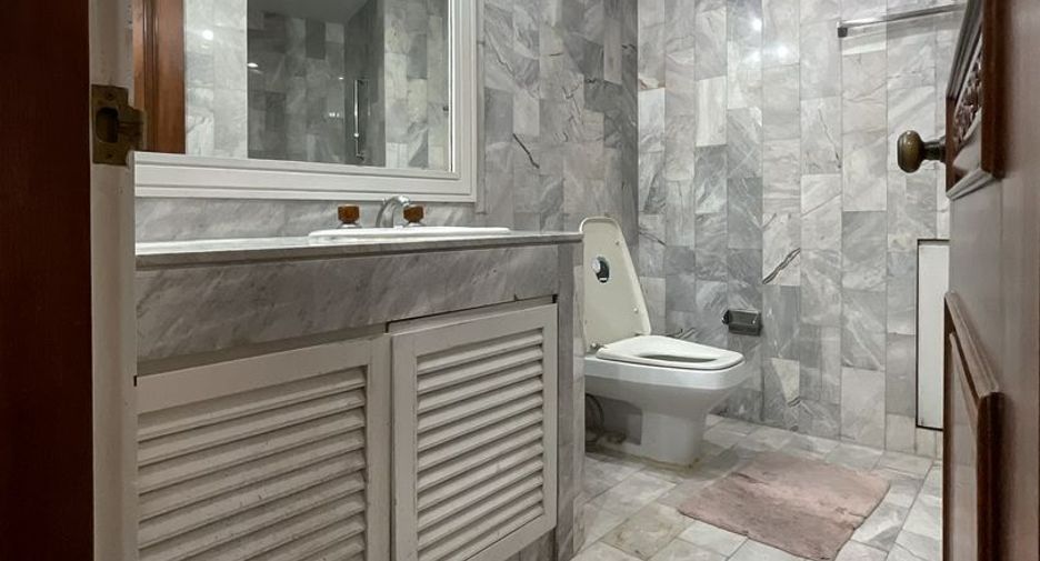 For sale 3 bedrooms condo in Sathon, Bangkok
