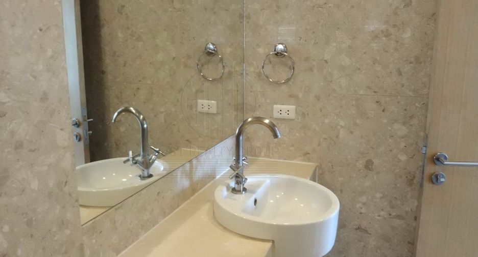 Condo en alquiler de 3 habitaciones en Watthana, Bangkok