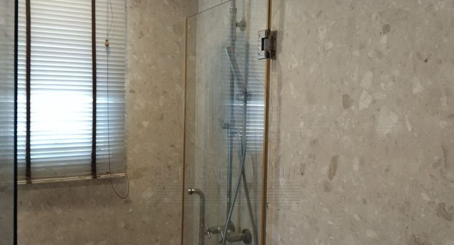 Condo en alquiler de 3 habitaciones en Watthana, Bangkok