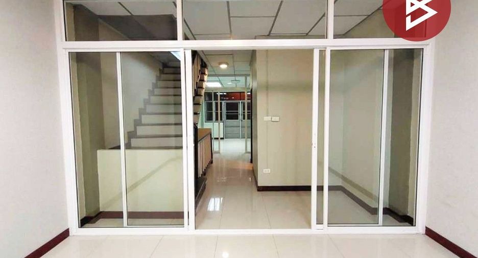 For sale 5 bed retail Space in Min Buri, Bangkok