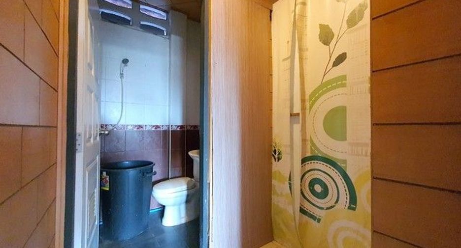 For sale 4 bedrooms retail Space in Khlong San, Bangkok