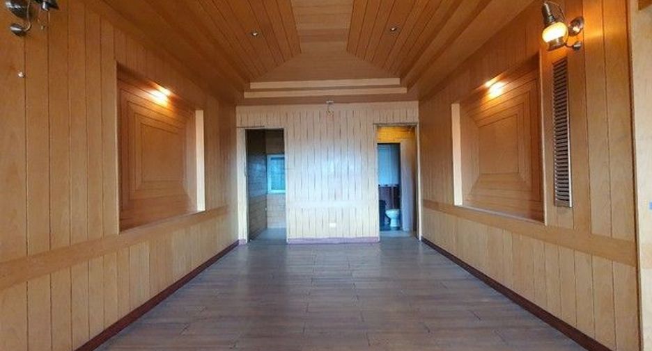 For sale 4 bedrooms retail Space in Khlong San, Bangkok