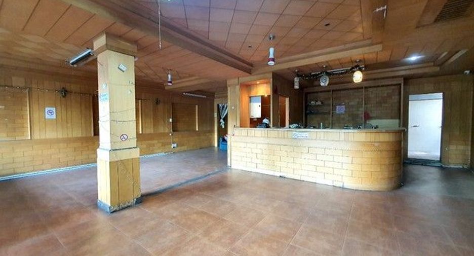 For sale 4 bedrooms retail Space in Khlong San, Bangkok