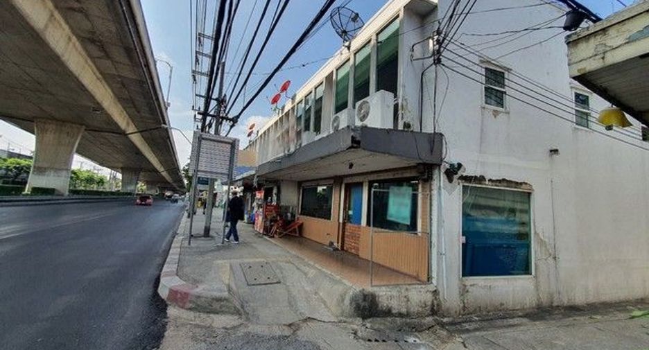 For sale 4 bedrooms retail Space in Khlong San, Bangkok