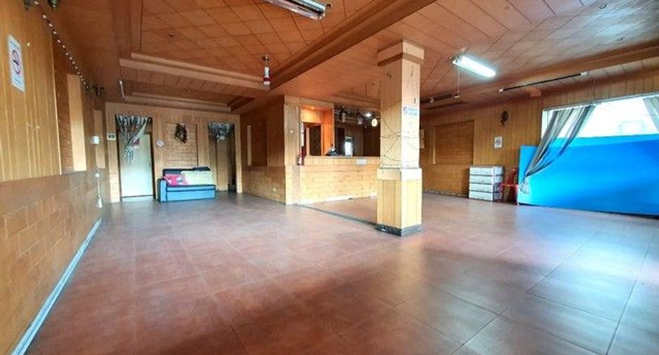 For sale 4 bedrooms retail Space in Khlong San, Bangkok