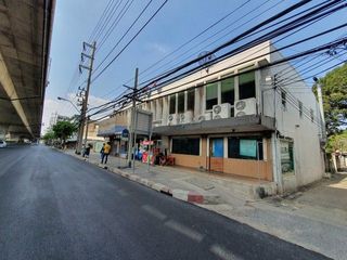 For sale 4 bedrooms retail Space in Khlong San, Bangkok