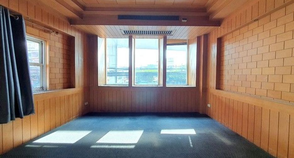 For sale 4 bedrooms retail Space in Khlong San, Bangkok