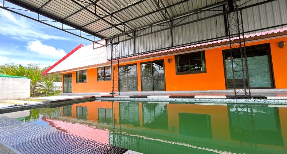For sale 21 bedrooms retail Space in Takua Thung, Phang Nga