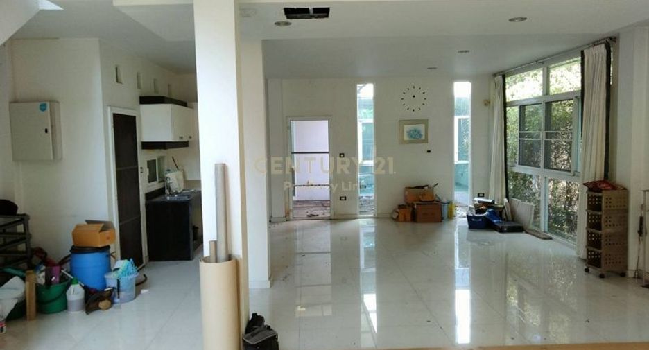 For sale 4 Beds house in Thawi Watthana, Bangkok