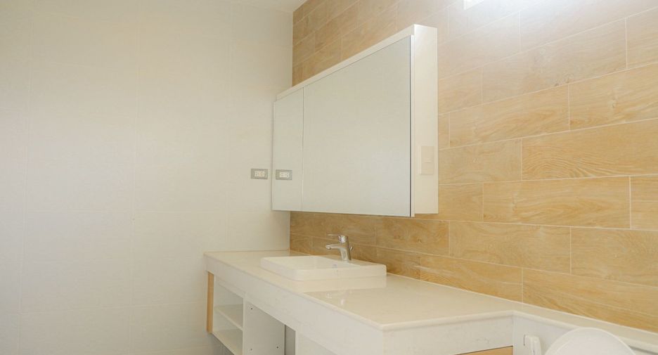 Haus zur Miete mit 4 Zimmer in San Kamphaeng, Chiang Mai