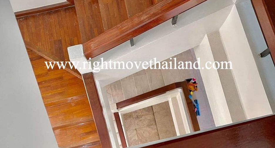For rent 8 bedrooms townhouse in Khlong Toei, Bangkok
