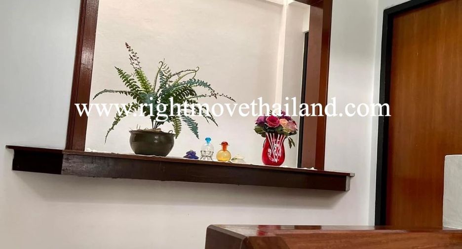 For rent 8 bedrooms townhouse in Khlong Toei, Bangkok