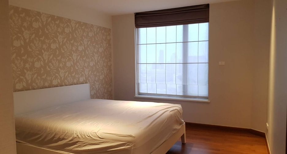 For rent 3 bedrooms condo in Pathum Wan, Bangkok