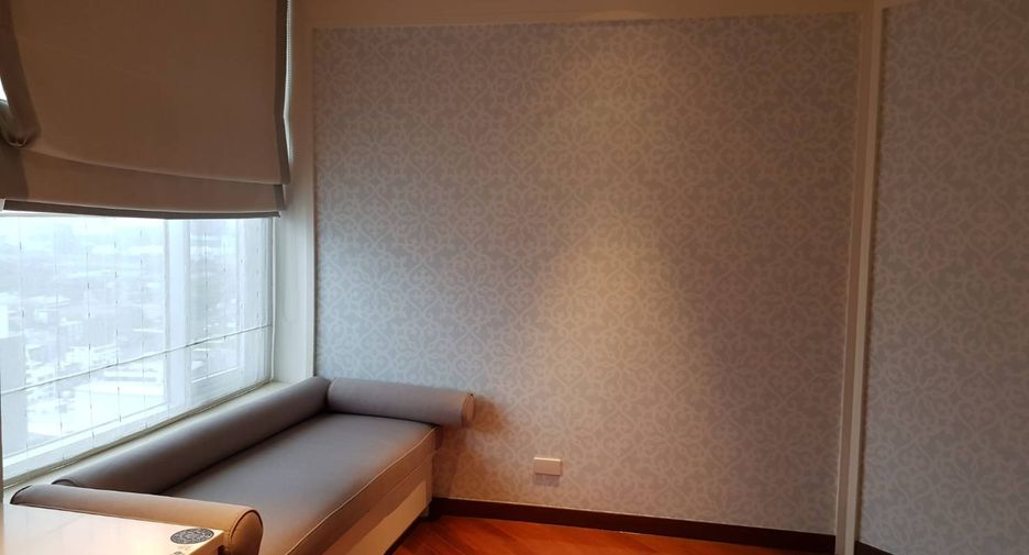 For rent 3 bedrooms condo in Pathum Wan, Bangkok