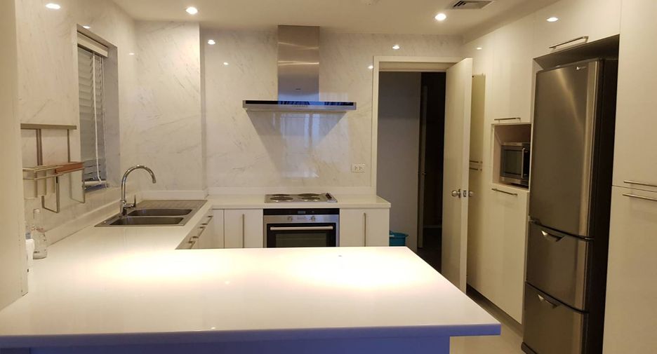 For rent 3 bedrooms condo in Pathum Wan, Bangkok