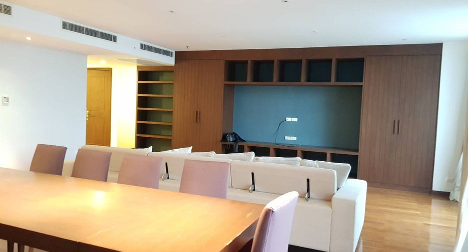 For rent 3 bedrooms condo in Pathum Wan, Bangkok