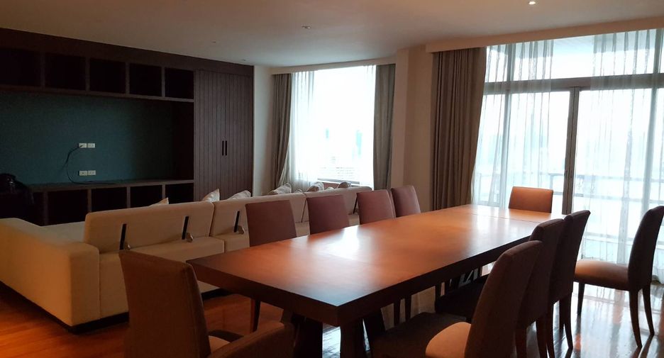 For rent 3 bedrooms condo in Pathum Wan, Bangkok