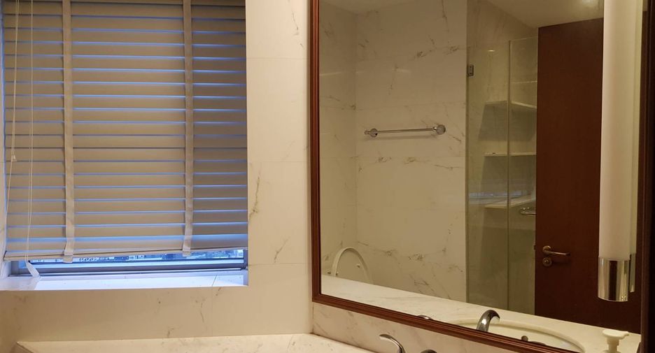 For rent 3 bedrooms condo in Pathum Wan, Bangkok