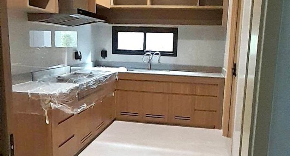 For rent and for sale 4 bedrooms house in Suan Luang, Bangkok