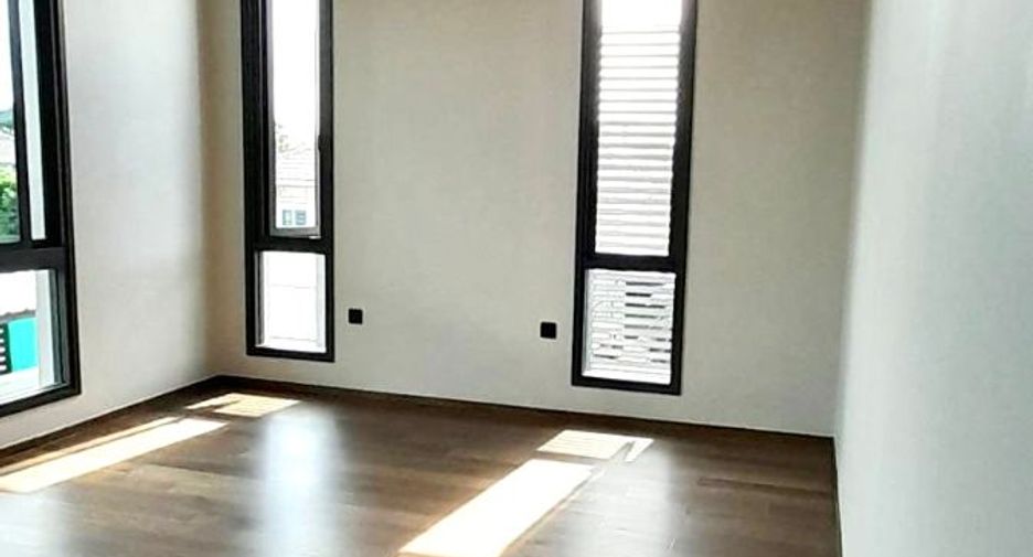 For rent and for sale 4 bedrooms house in Suan Luang, Bangkok
