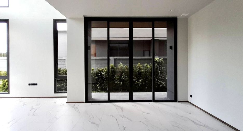 For rent and for sale 4 bedrooms house in Suan Luang, Bangkok