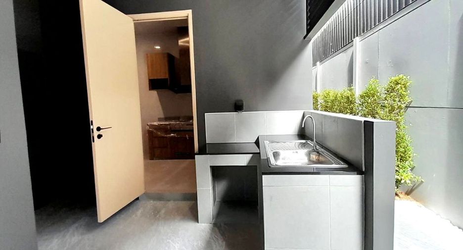 For rent and for sale 4 bedrooms house in Suan Luang, Bangkok