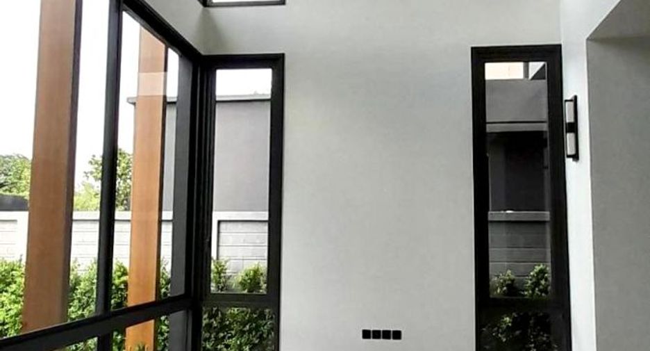 For rent and for sale 4 bedrooms house in Suan Luang, Bangkok