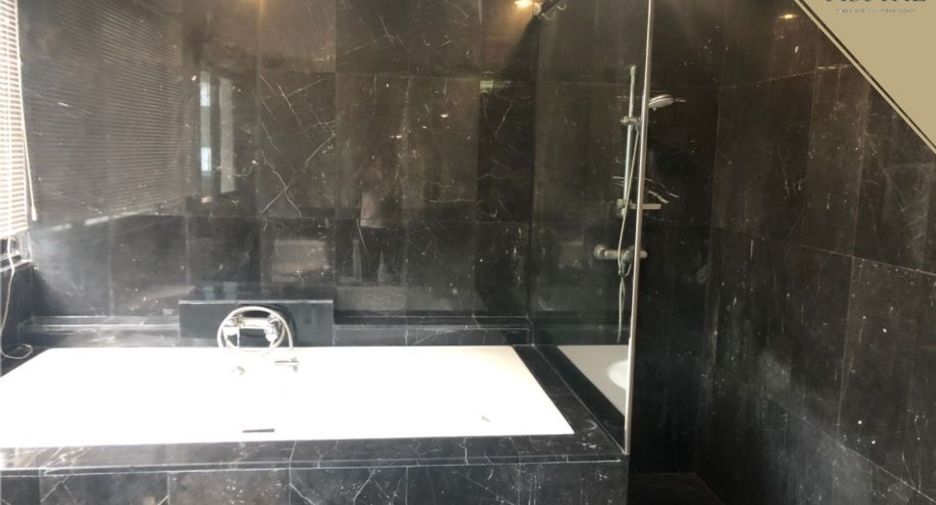 For sale 3 bedrooms condo in Watthana, Bangkok
