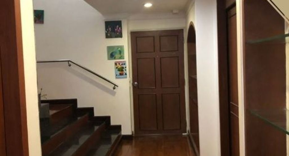 For sale 3 bedrooms condo in Watthana, Bangkok