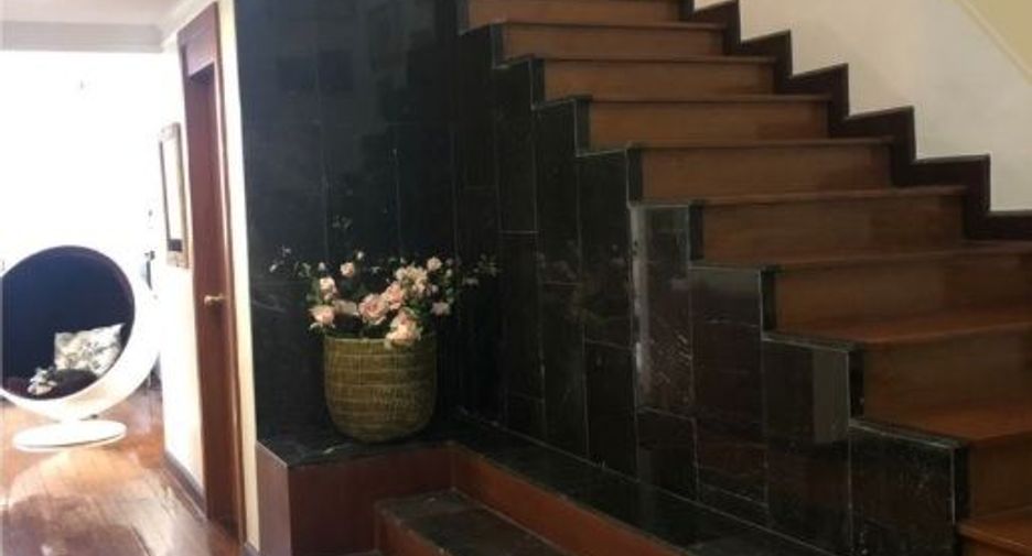 For sale 3 bedrooms condo in Watthana, Bangkok