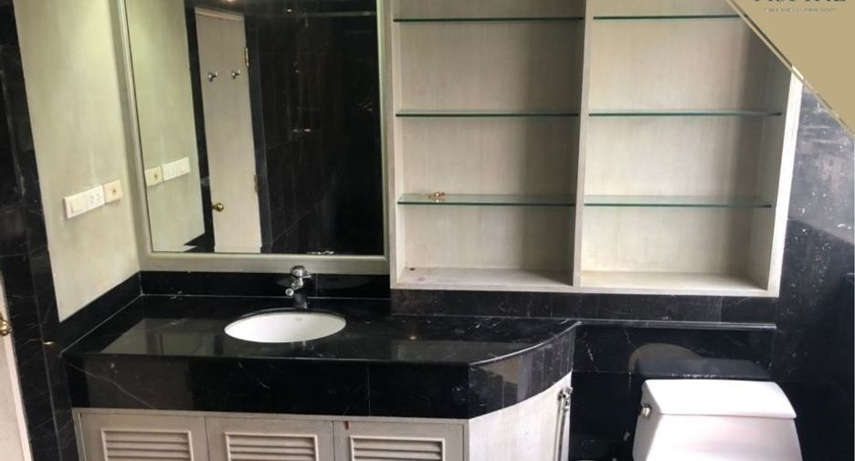For sale 3 bedrooms condo in Watthana, Bangkok