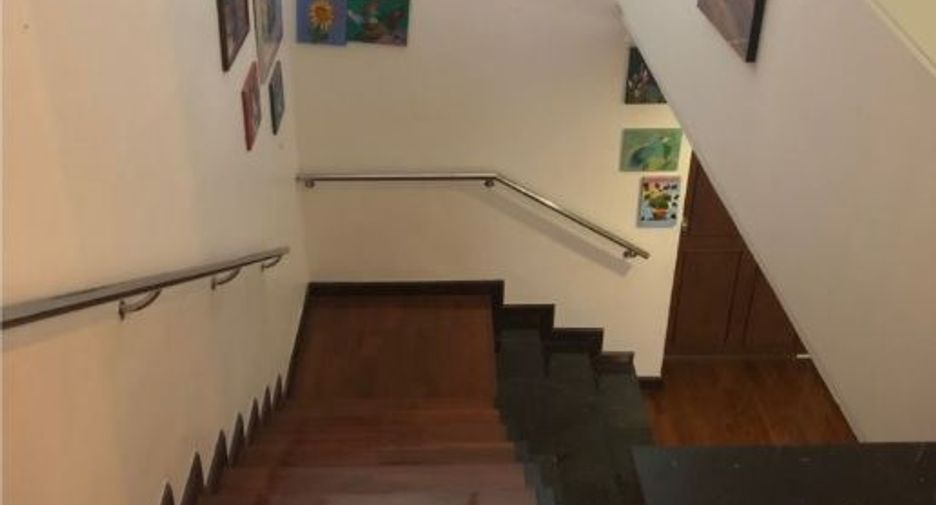 For sale 3 bedrooms condo in Watthana, Bangkok