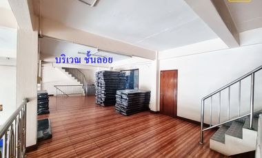 For sale 4 bed retail Space in Sam Khok, Pathum Thani