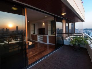 For rent 2 bed serviced apartment in Watthana, Bangkok