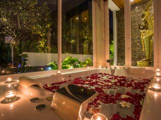 For rent 4 bedrooms villa in Mueang Phuket, Phuket