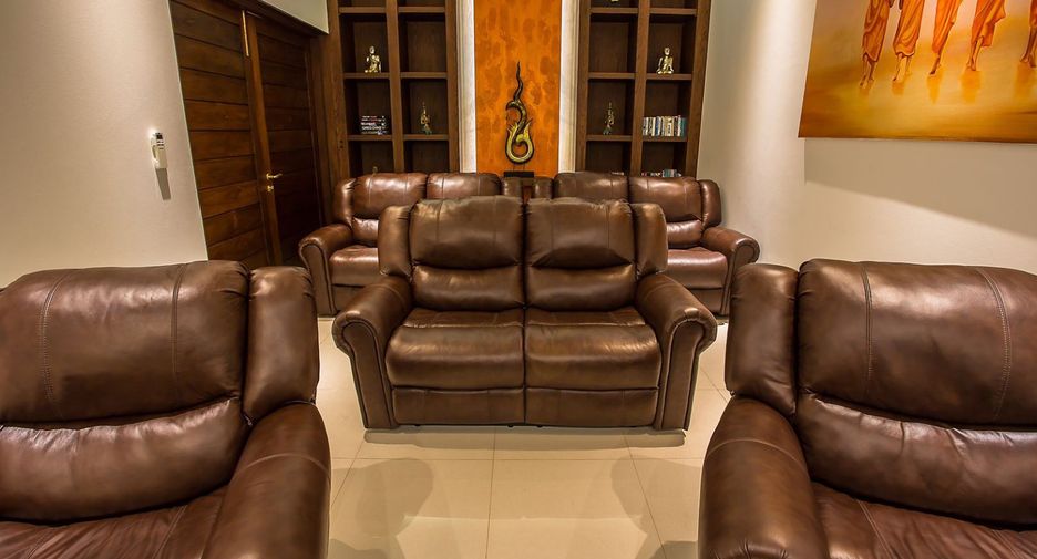 For rent 4 bedrooms villa in Mueang Phuket, Phuket