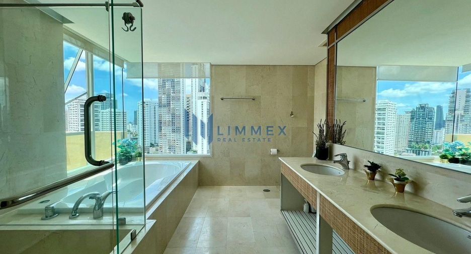 For rent そして for sale 4 Beds condo in Khlong Toei, Bangkok