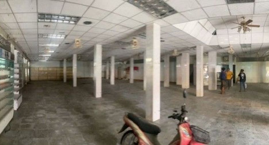 For sale 5 bed retail Space in Taphan Hin, Phichit