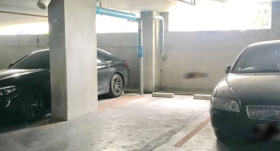 For sale 2 ベッドルーム condo in Huai Khwang, Bangkok