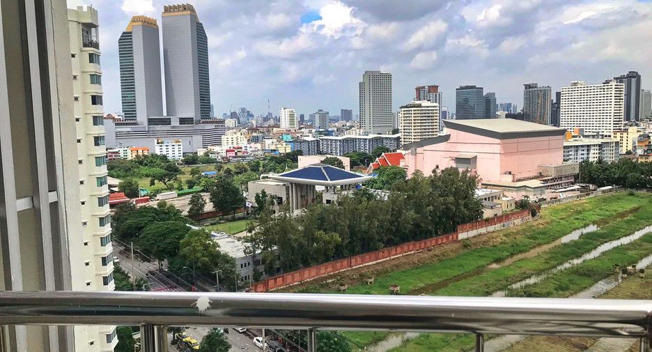 For sale 2 ベッドルーム condo in Huai Khwang, Bangkok