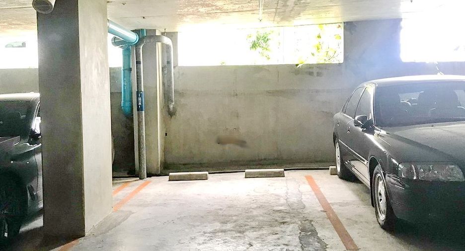 For sale 2 ベッドルーム condo in Huai Khwang, Bangkok