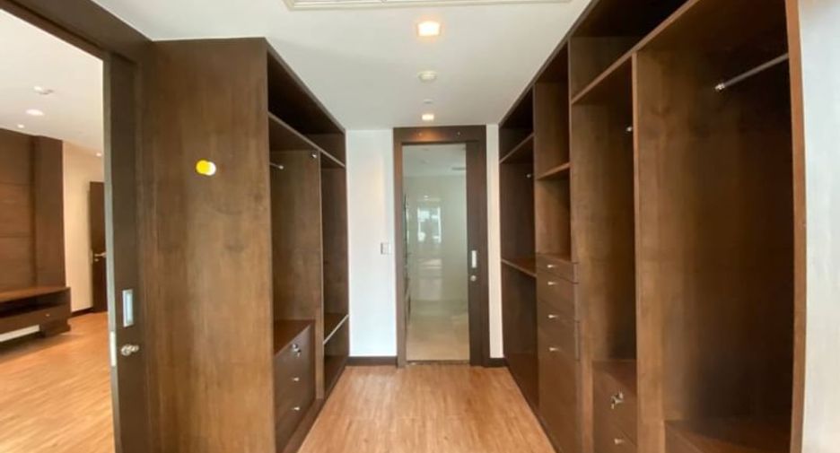 Wohnung zur Miete mit 3 Zimmer in Khlong Toei, Bangkok