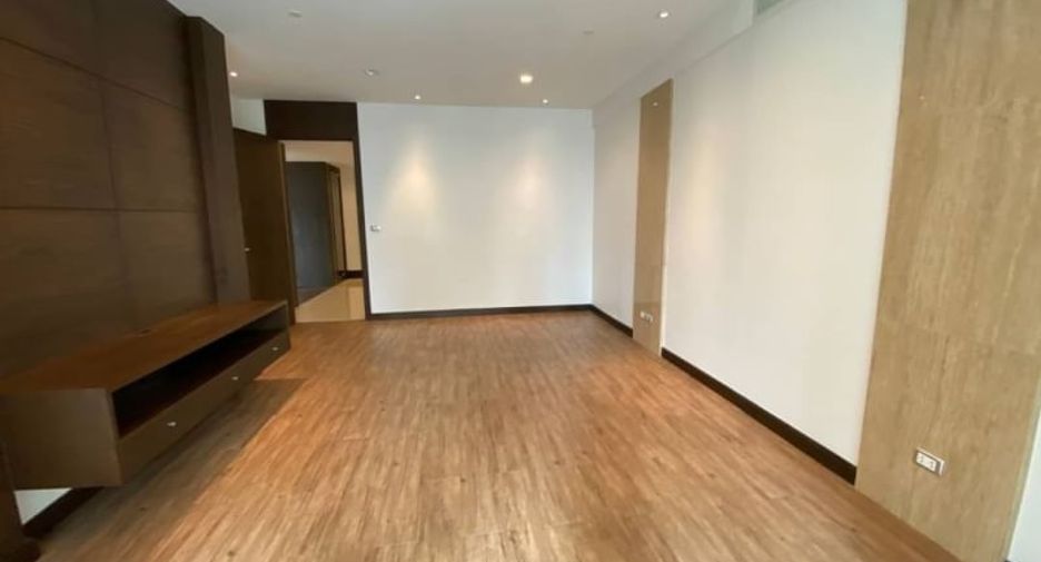 Wohnung zur Miete mit 3 Zimmer in Khlong Toei, Bangkok