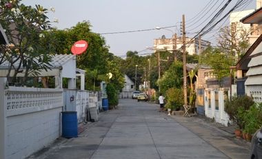 For sale 3 bedrooms house in Bang Kapi, Bangkok