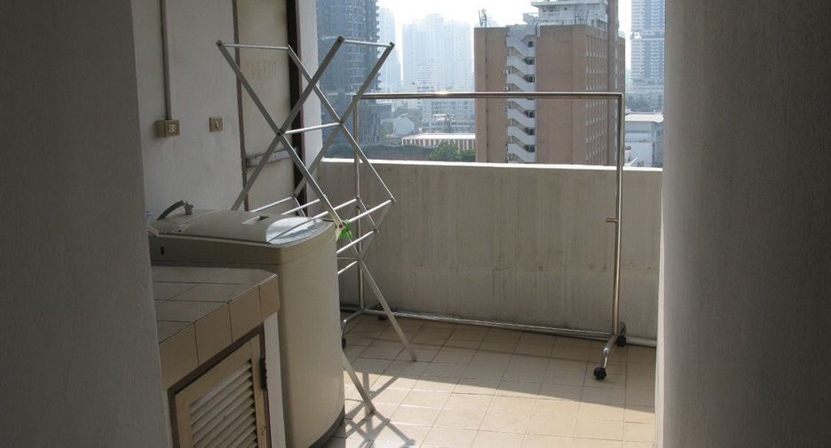 Wohnung zur Miete und zum Kauf mit 3 Zimmer in Watthana, Bangkok