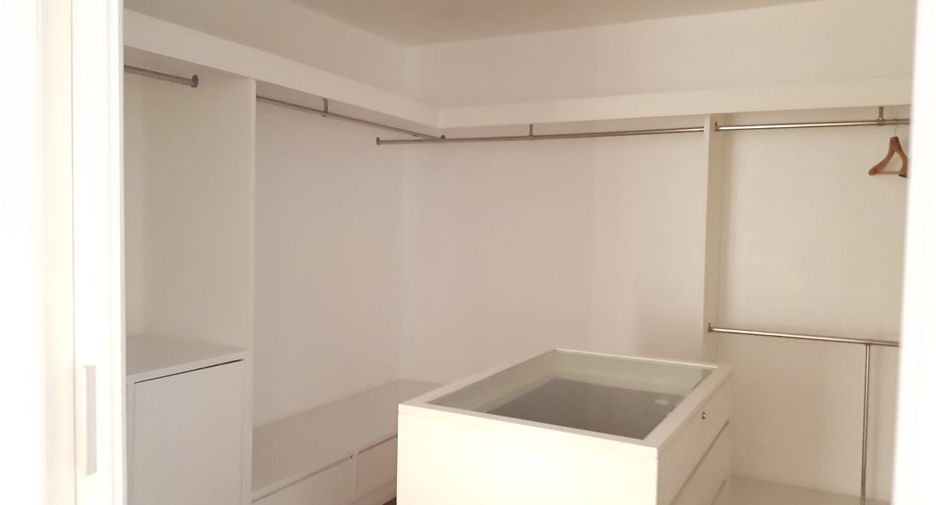 Condo en alquiler de 3 habitaciones en Watthana, Bangkok