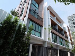 For rent 3 Beds townhouse in Sathon, Bangkok