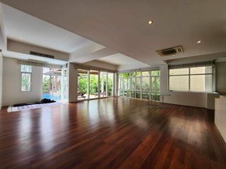 For rent 4 bedrooms house in Watthana, Bangkok
