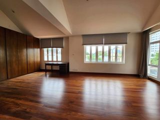 For rent 4 bedrooms house in Watthana, Bangkok